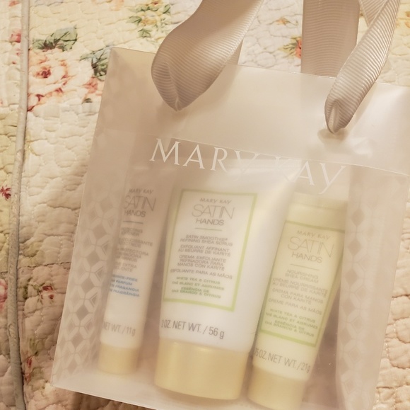 Mary Kay Pampering Satin Hands 3 Step Set - Picture 3 of 6